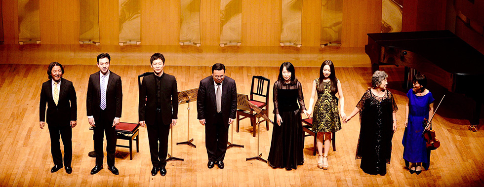 “A charity concert “Prayer” with TSUNAMI Violins, Viola and Cello” was held.